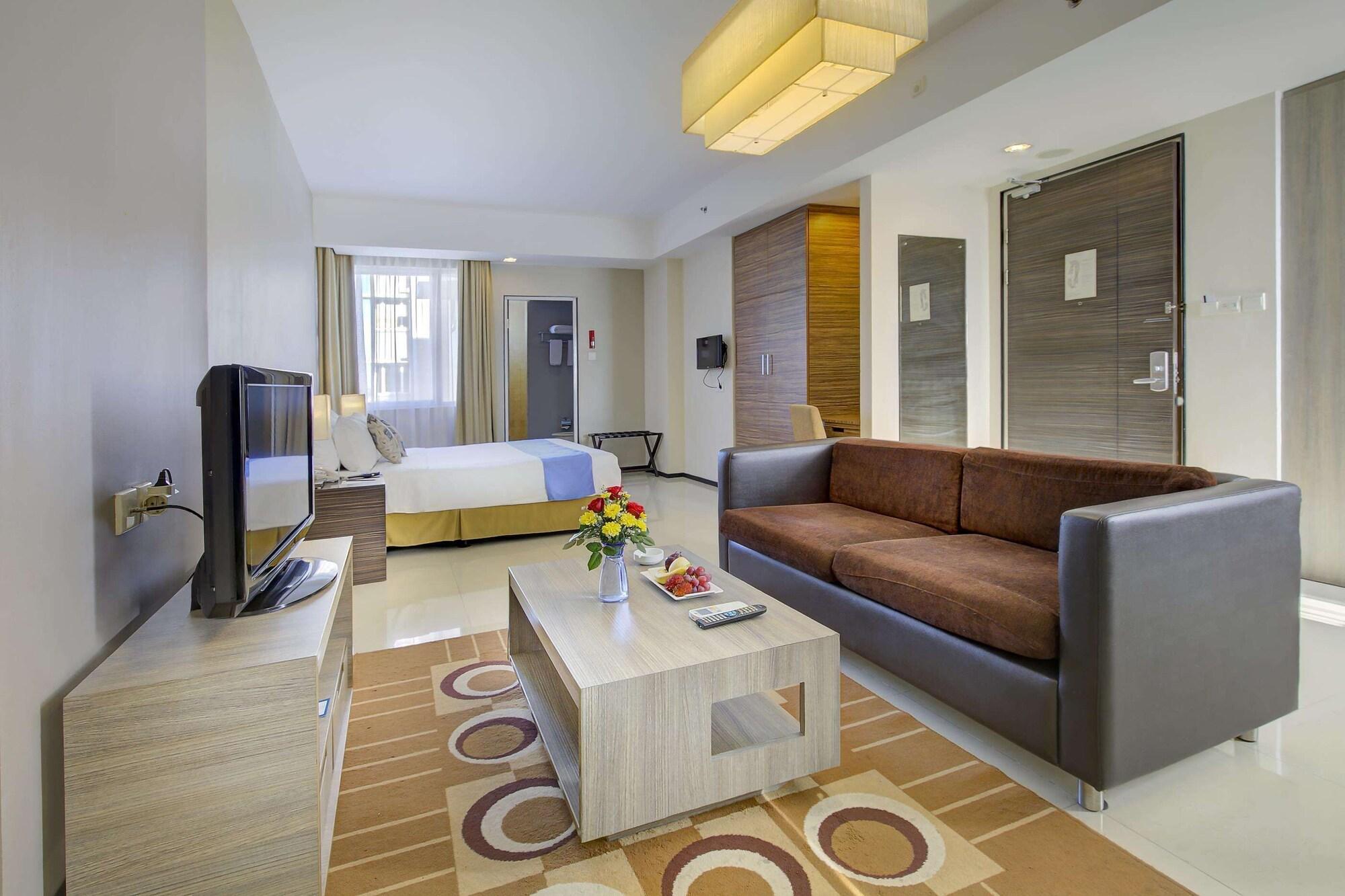 Golden Tulip Balikpapan Hotel & Suites Экстерьер фото
