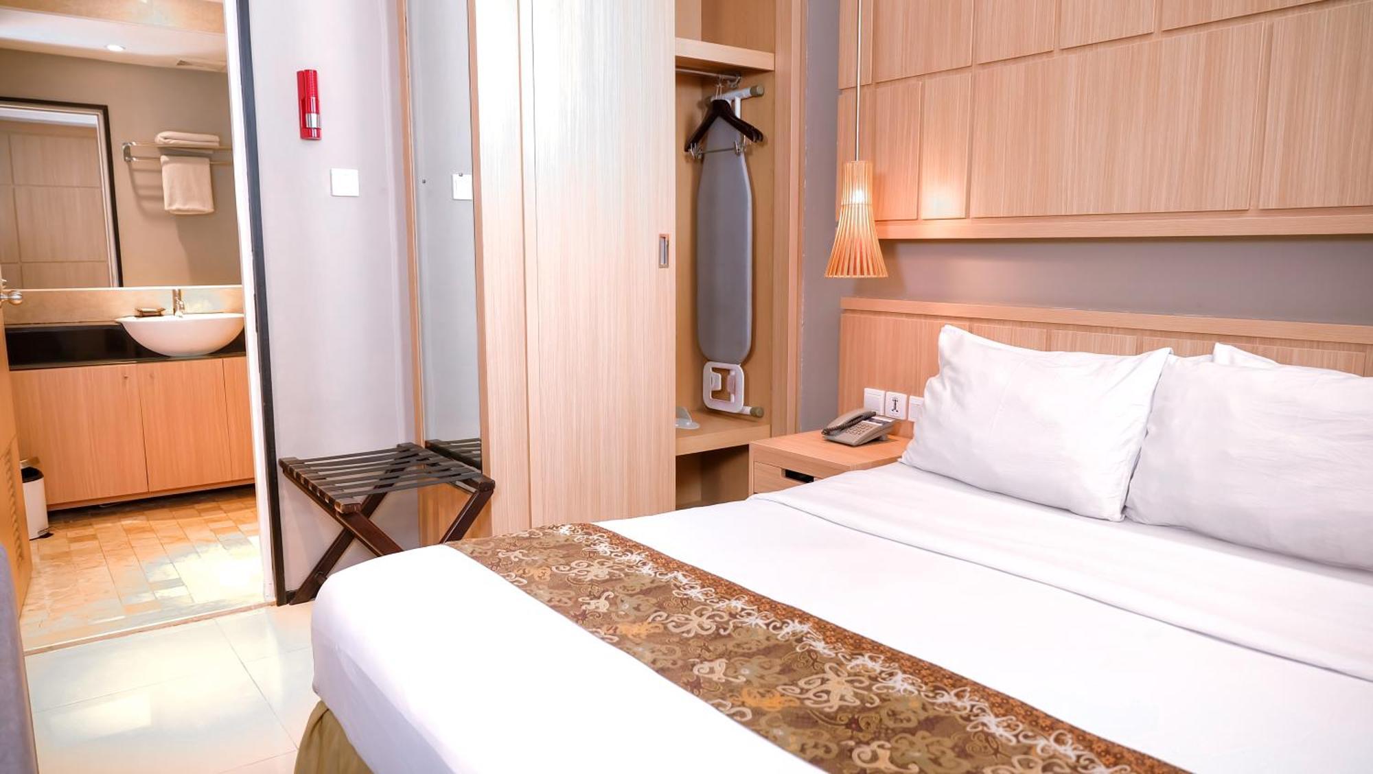Golden Tulip Balikpapan Hotel & Suites Экстерьер фото
