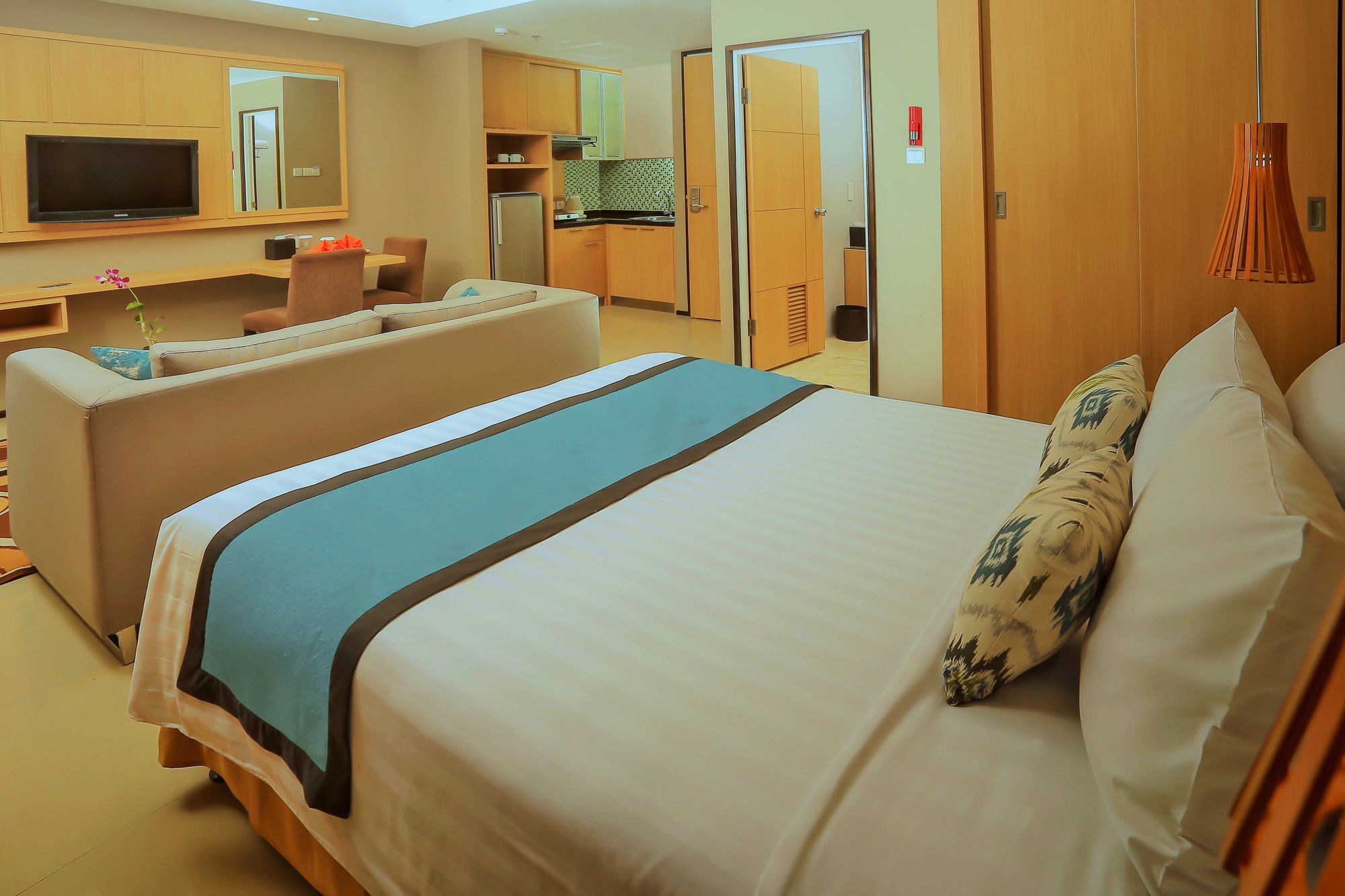 Golden Tulip Balikpapan Hotel & Suites Экстерьер фото